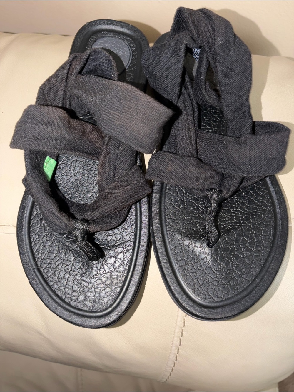 Sanuk Black Fabric Wrap Toe-Post Sandals